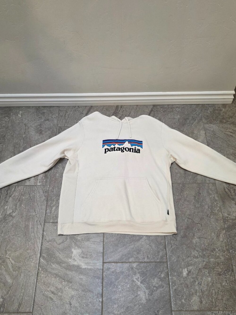 Patagonia Hoodie Cream Size Extra Large front logo